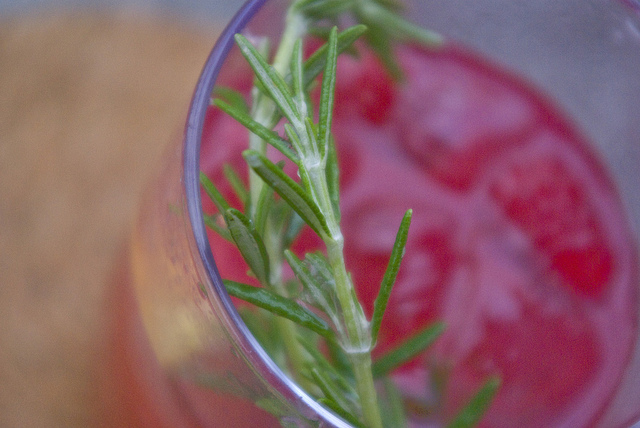 Jahutav vaarika-rosmariinijook