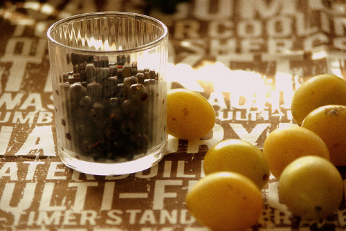 Tagurpidine kook ploomide ja mustikatega