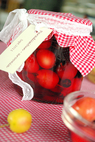 Marineeritud paradiisiõunad arooniatega