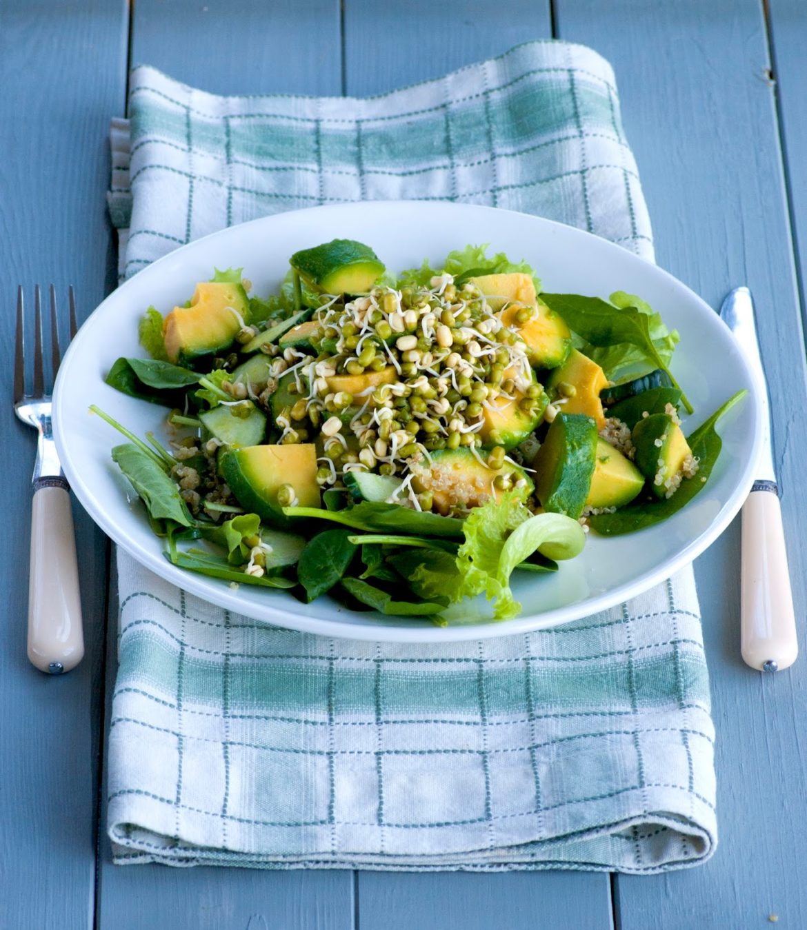 Roheline salat peidetud kinoaga ja natuke paastujuttu ka