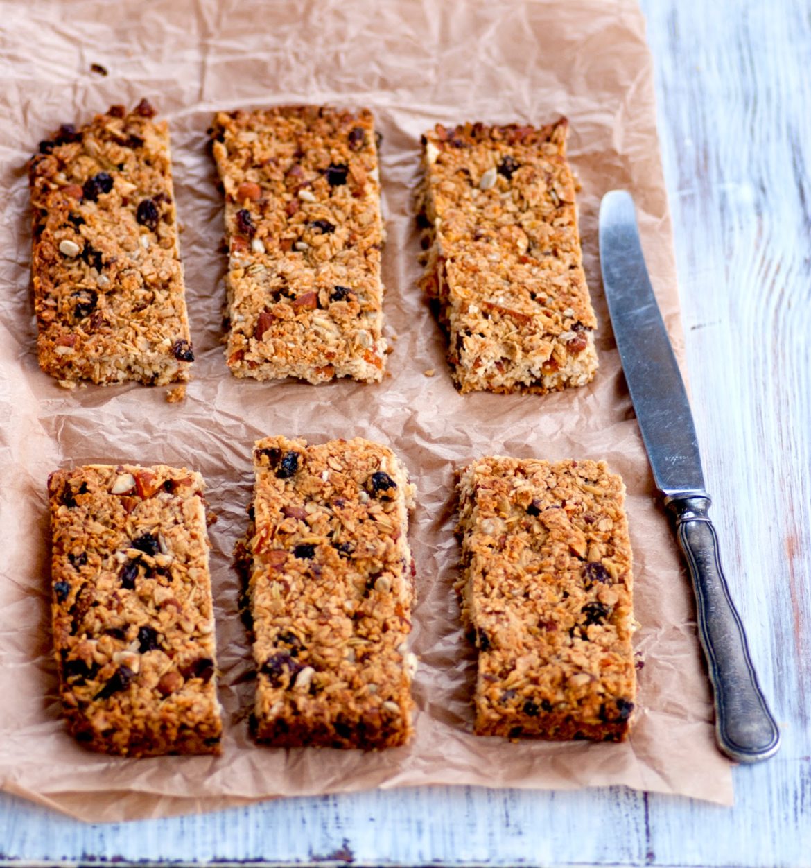 Kodused müslibatoonid aprikooside ja kookosega