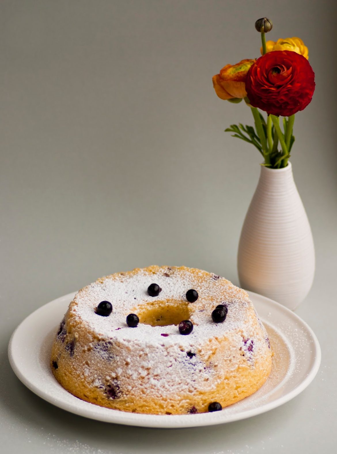 Ricotta-apelsinikook mustsõstardega