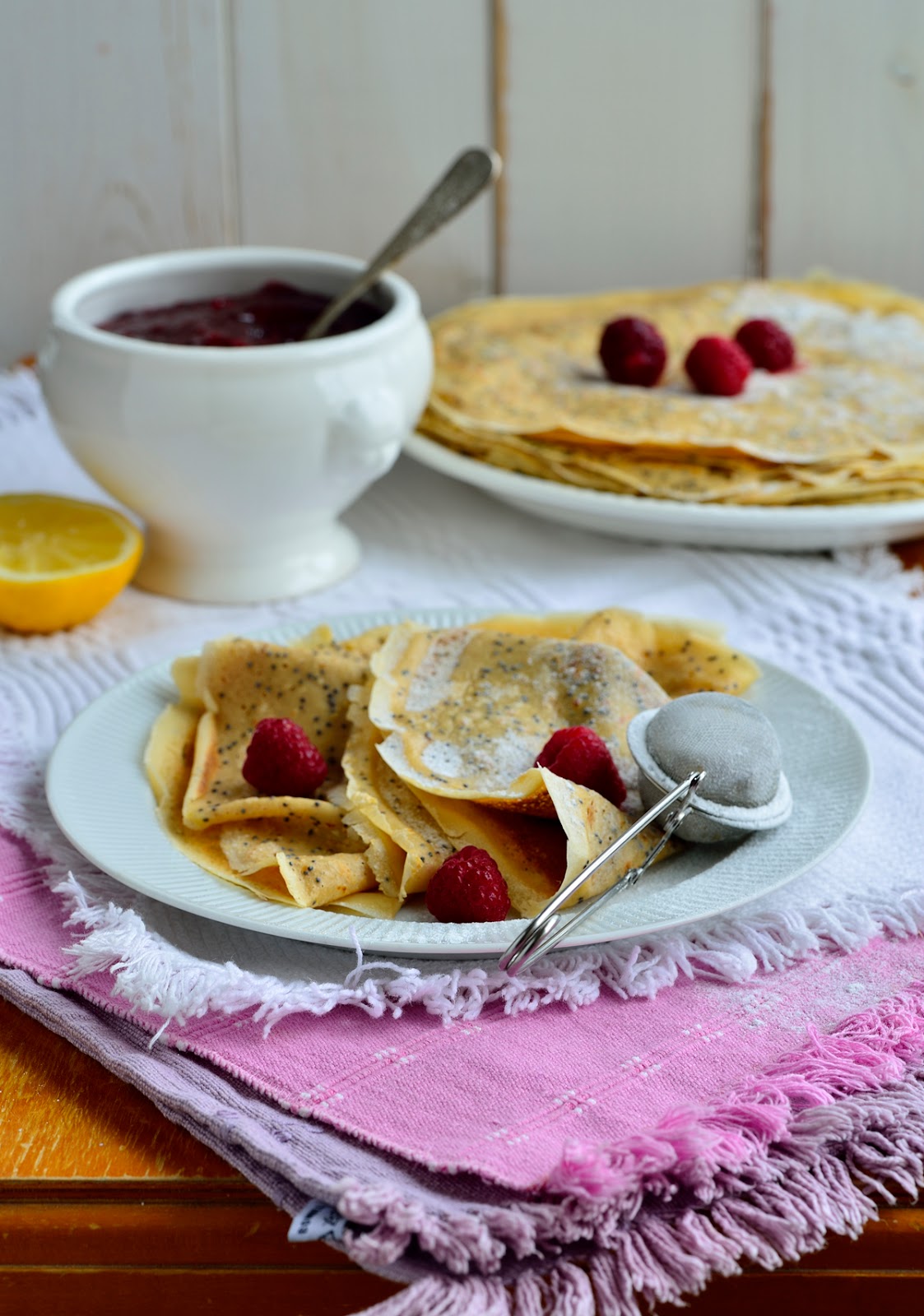 Mooniseemnete ja sidruniga krepid