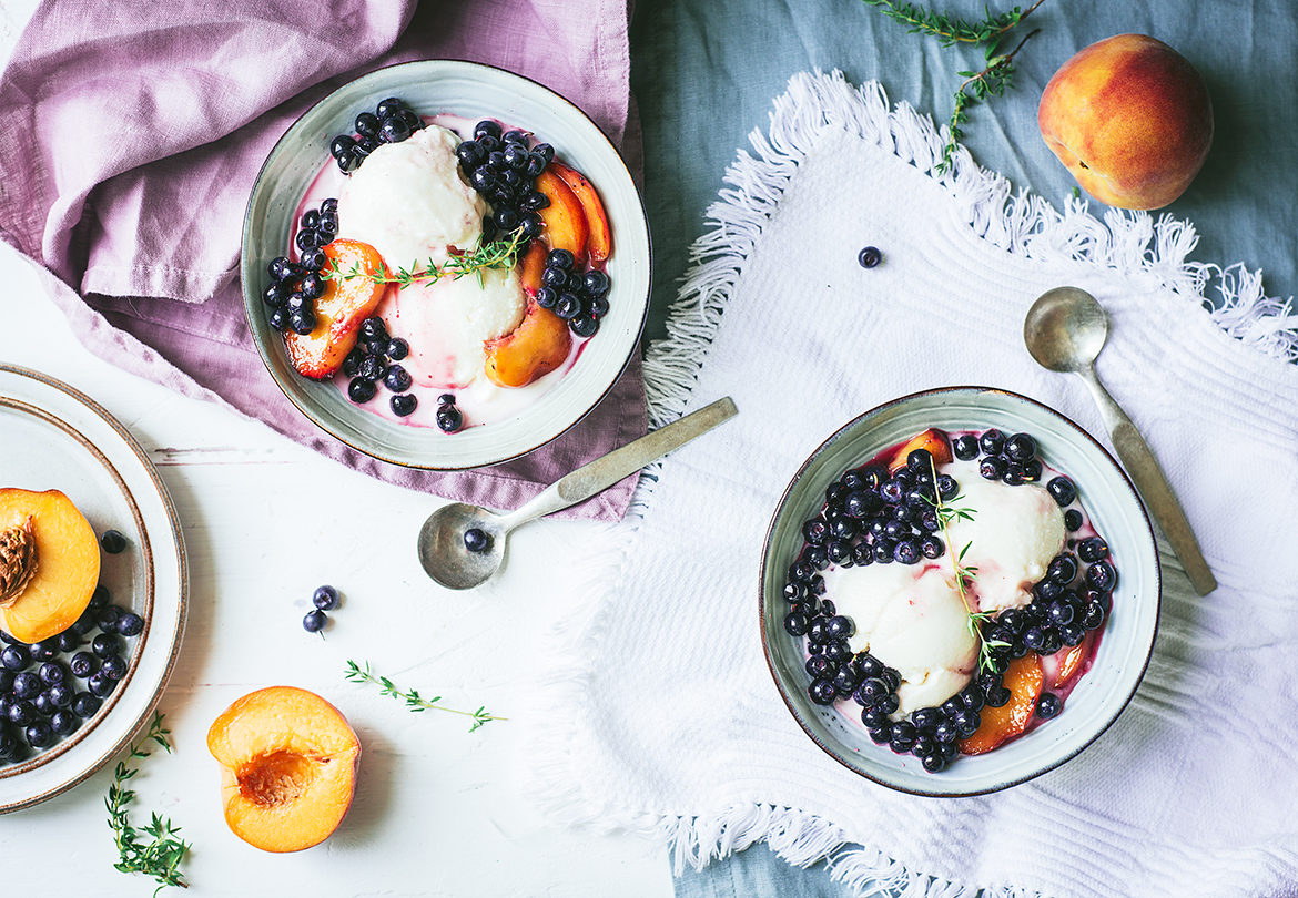 Britt Paju | Noad-Kahvlid blogi | JOGURTISORBETT TÜÜMIANI, MUSTIKATE JA VIRSIKUGA