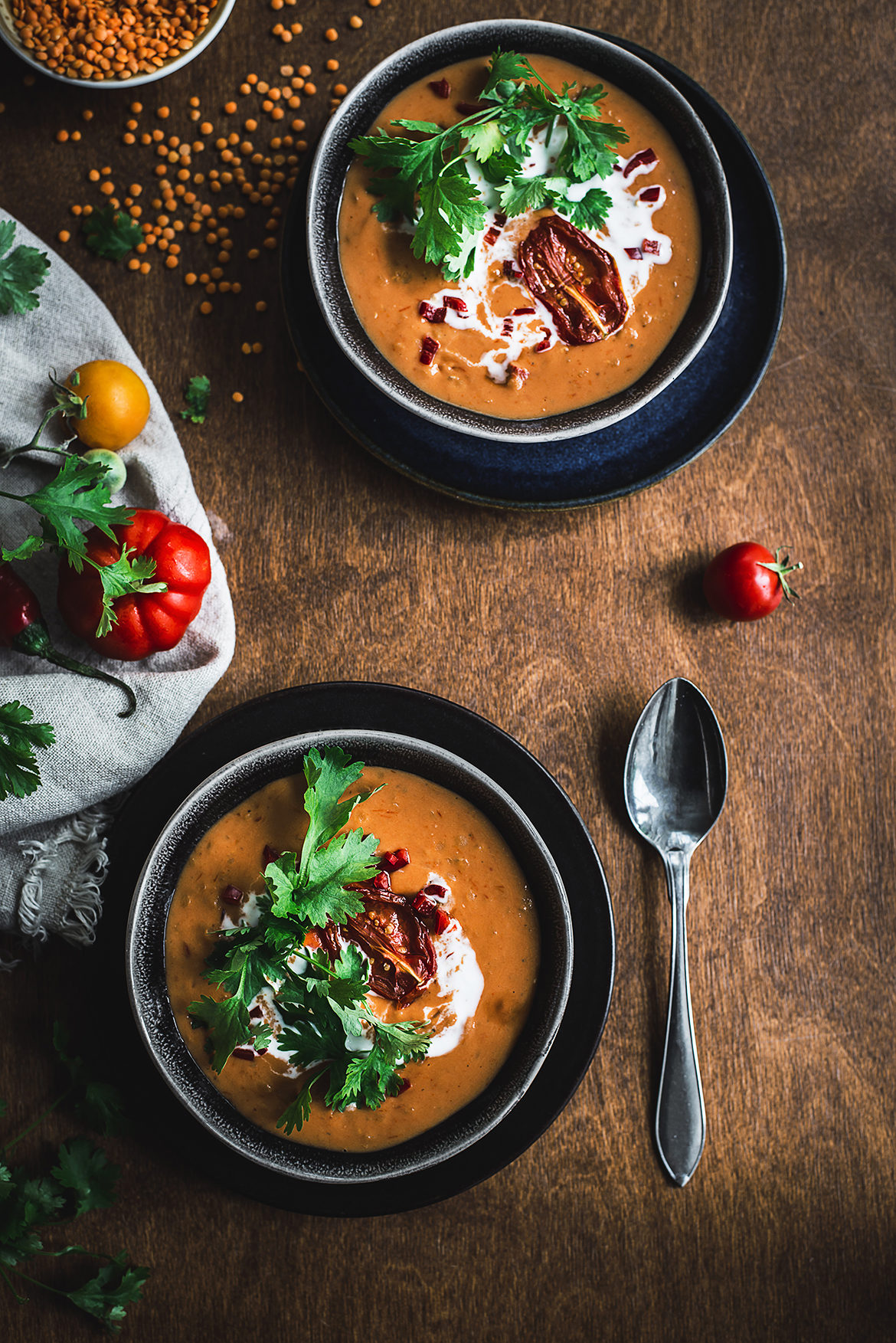 Röstitud tomatitest supp kookospiima ja läätsedega