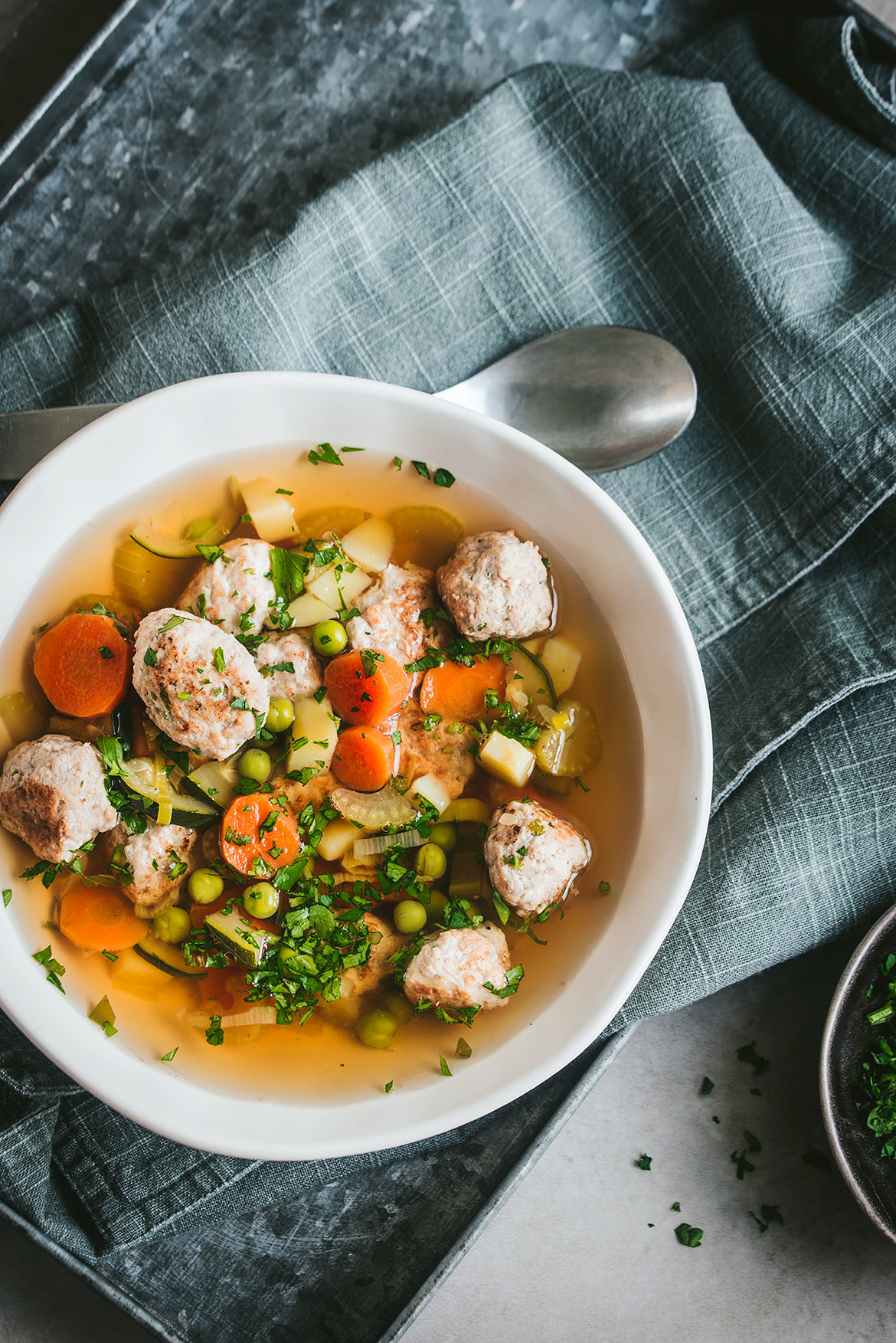 Kalkunifrikadellidega köögiviljasupp