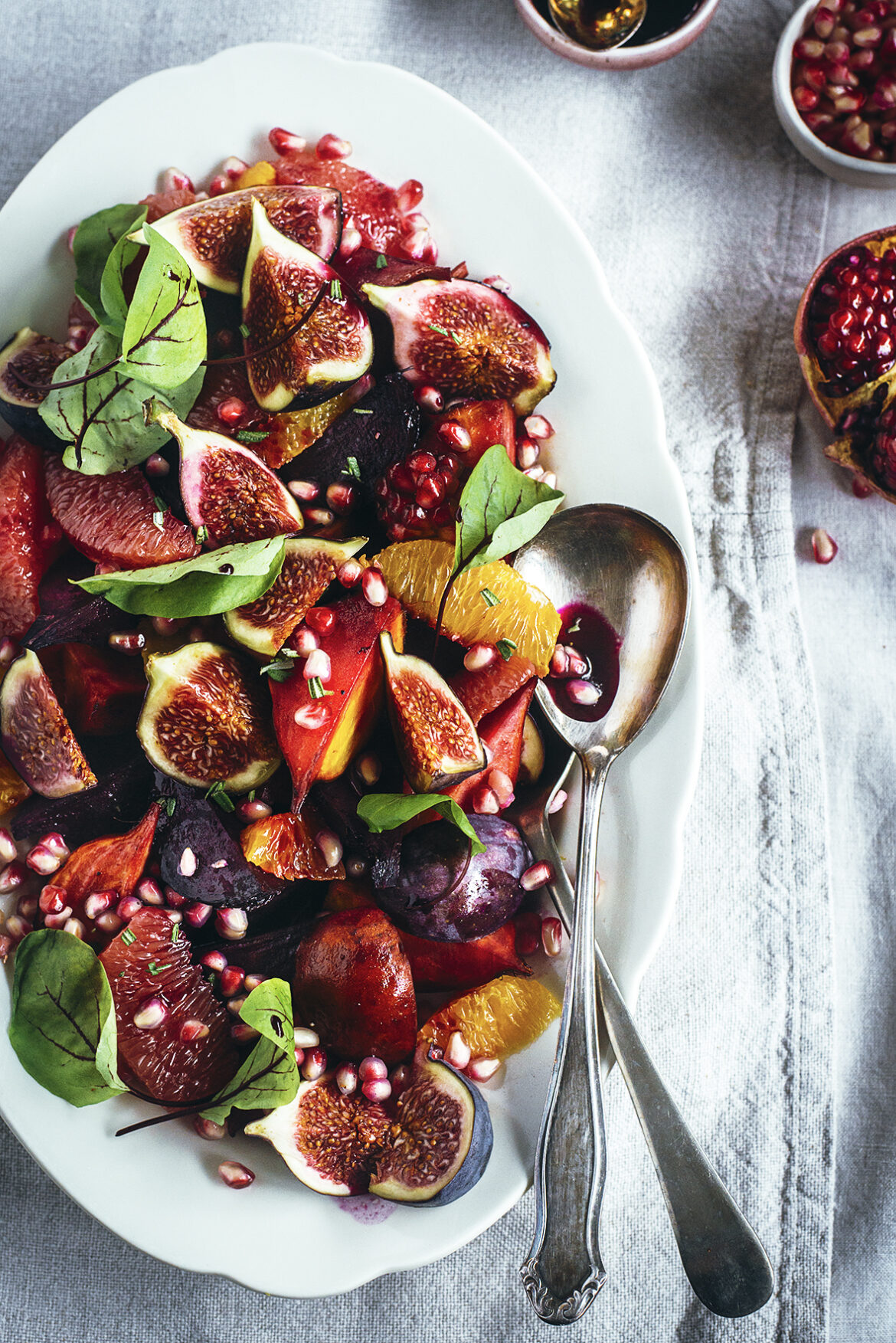 Salat ahjupeedi ja viigimarjadega