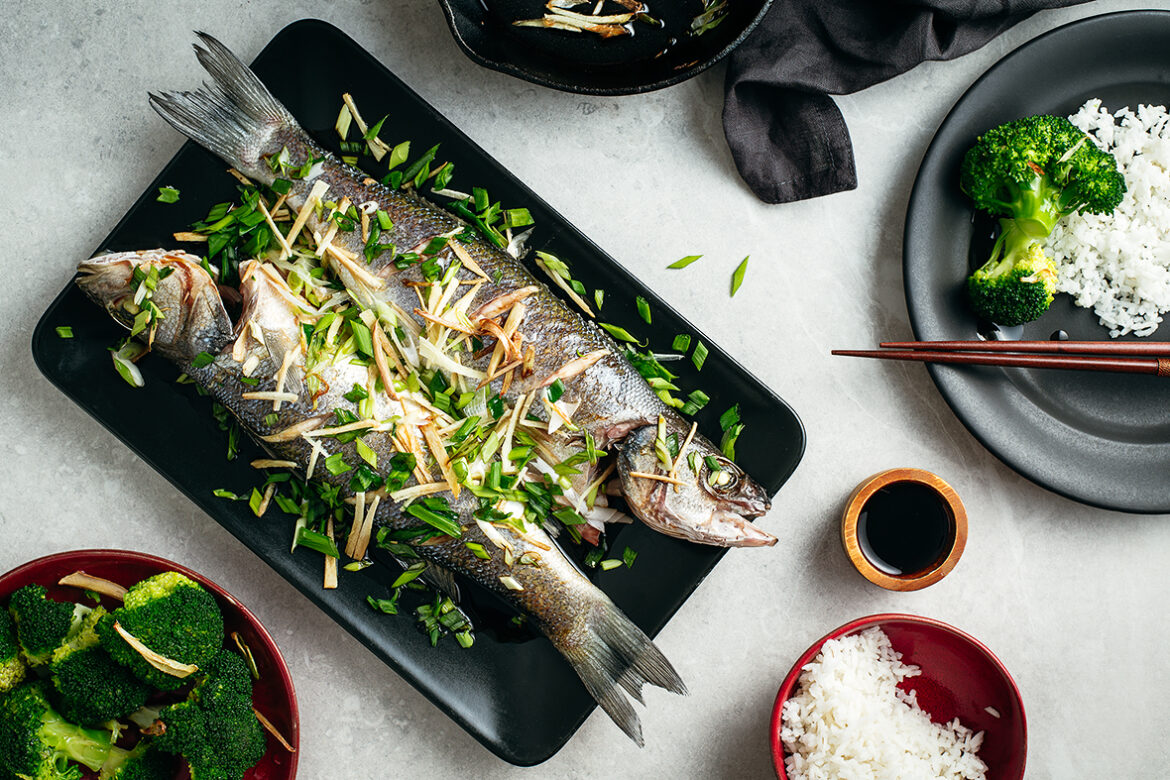 Aurutatud huntahven ingveri ja rohelise sibulaga