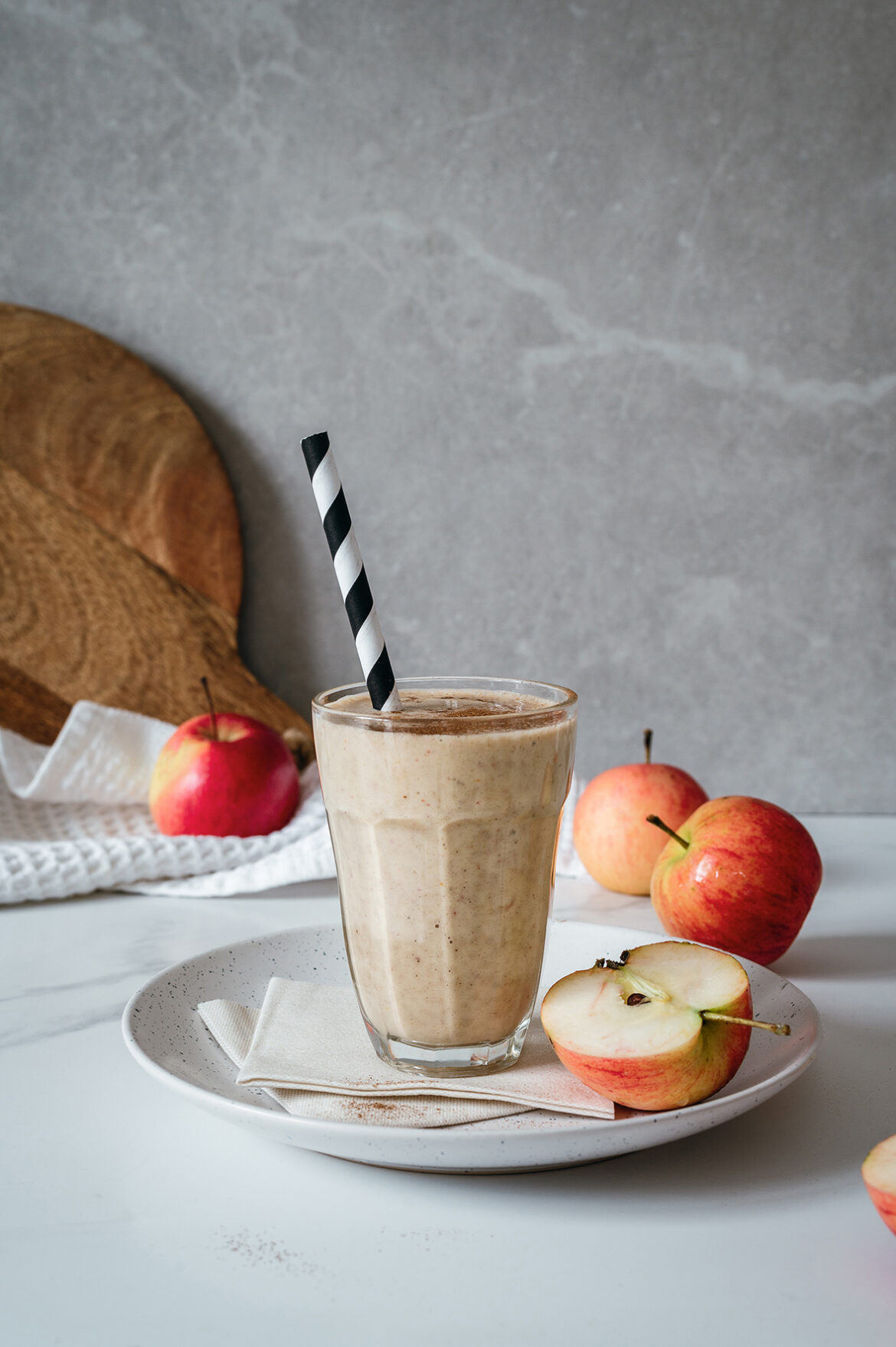 Pudrusmuuti kaerahelveste ja õunaga