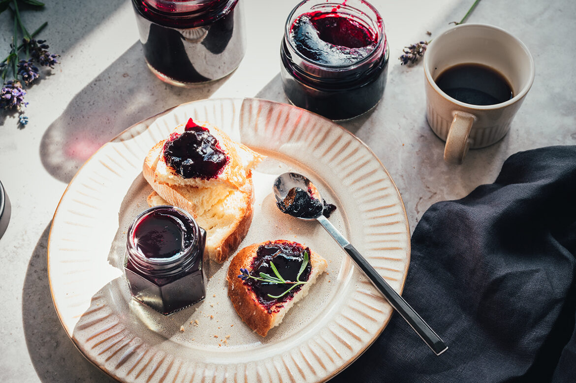 Mustasõstra-lavendliželee