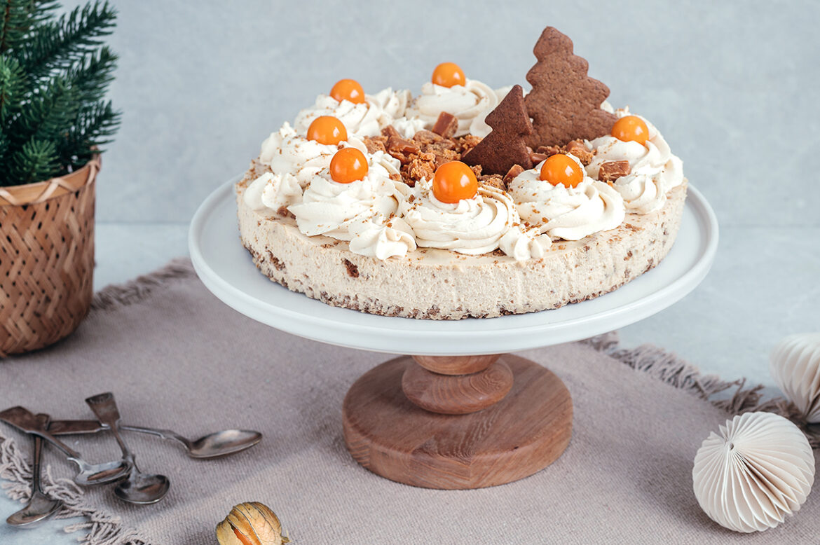 Küpsetamata toorjuustukook piparkookide ja koorelikööriga