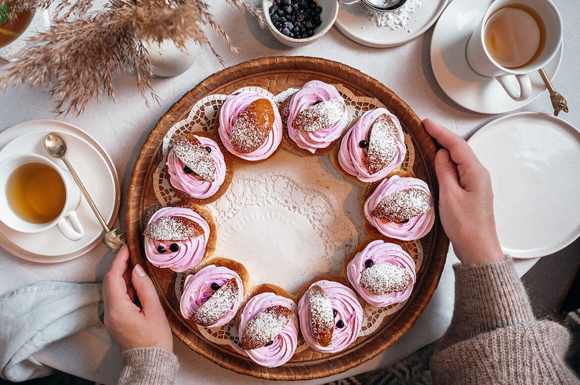 Vastlapärg mandlitäidise ja mustikatega