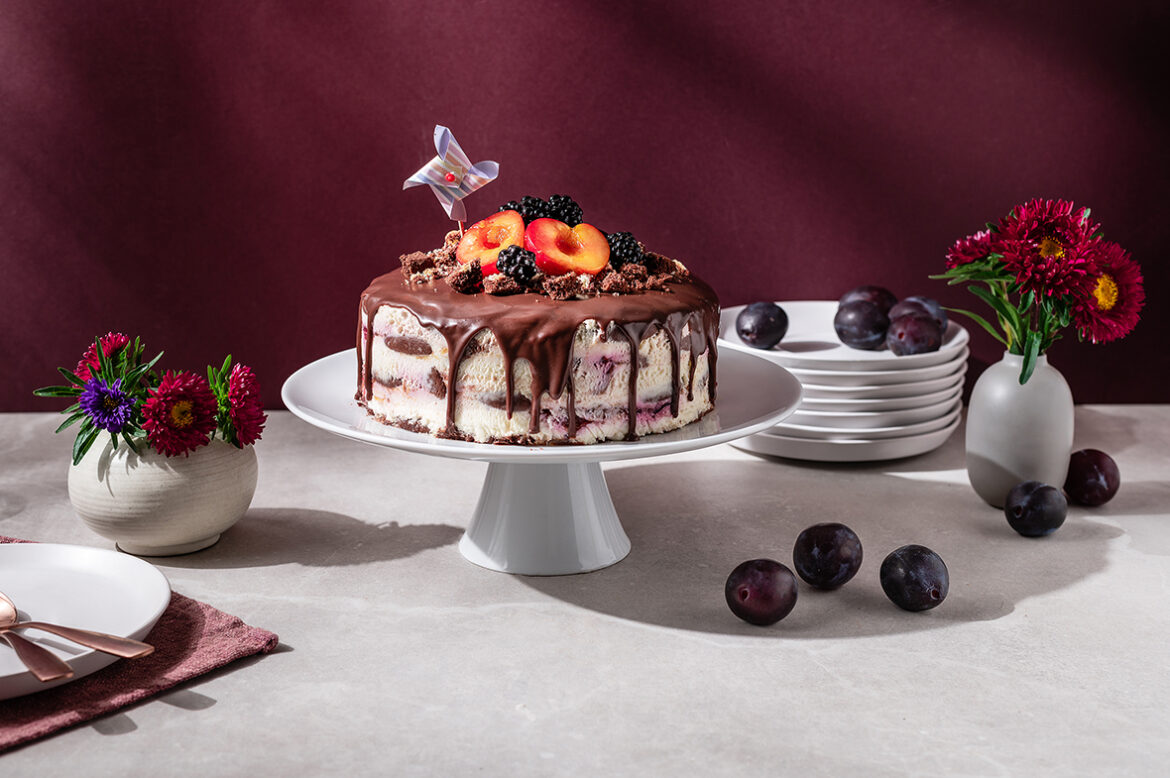 Šokolaadine küpsisetort kohupiima ja ploomidega