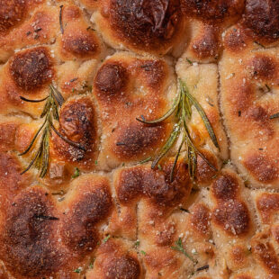 Focaccia juuretise ja rosmariiniga