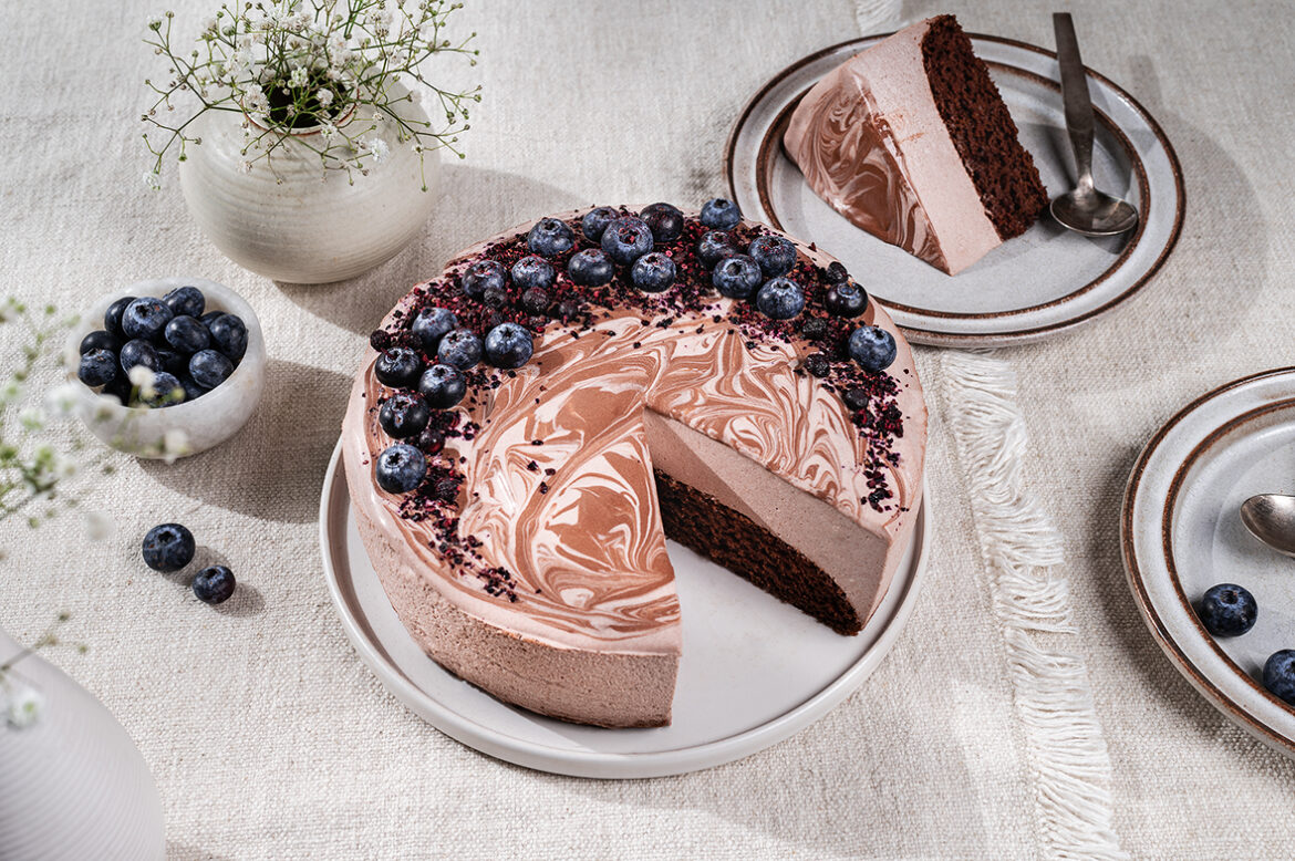 Retrotort kakao, hapukoore ja mustikatega