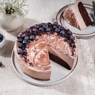 Retrotort kakao, hapukoore ja mustikatega